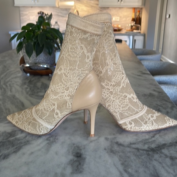 ‼️SOLD‼️GIANVITO ROSSI
Leather Trim Lace Embellishment Sock Boots
Size: 38 - Picture 3 of 9